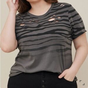Torrid LoveSick Destructed Tunic T-Shirt, Gray Tie Dye Tiger Stripe - 1X (14-16)